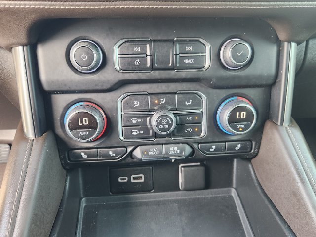 Used 2021 Chevrolet Suburban LT RWD image 17