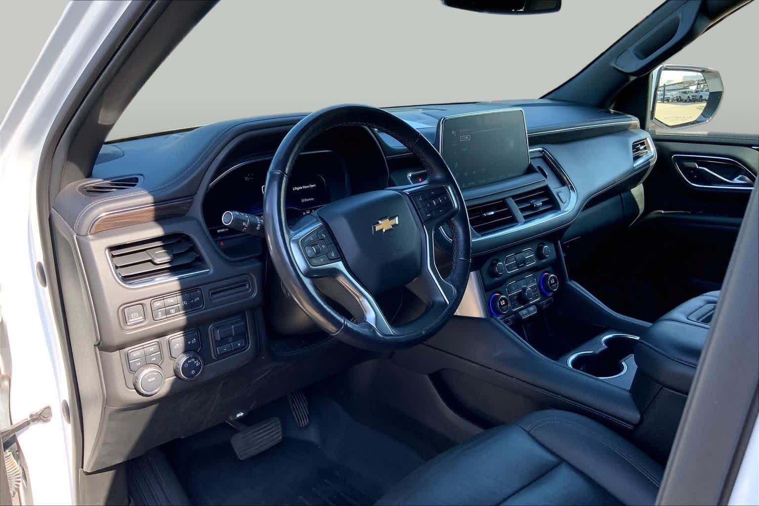 Used 2022 Chevrolet Suburban LT w/ LT Signature Package AWD/4WD image 16