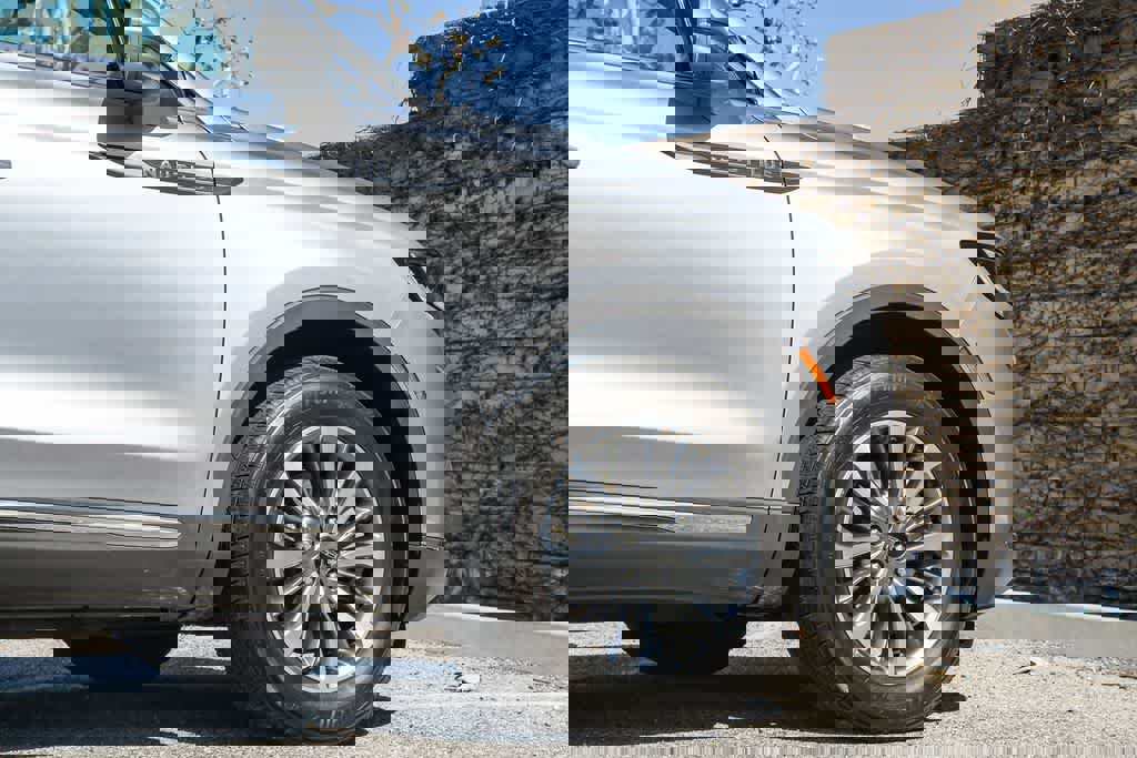 Used 2021 Lincoln Nautilus FWD w/ Equipment Group 101A image 8