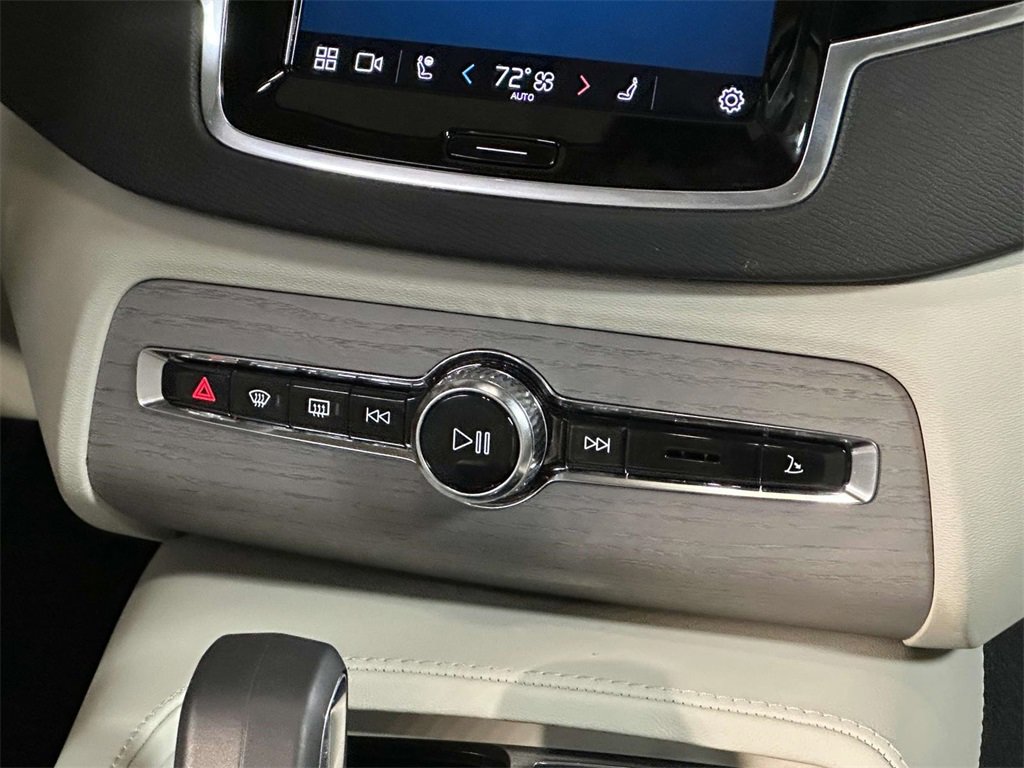 Used 2025 Volvo XC90 B6 Plus w/ Protection Package Premier image 27
