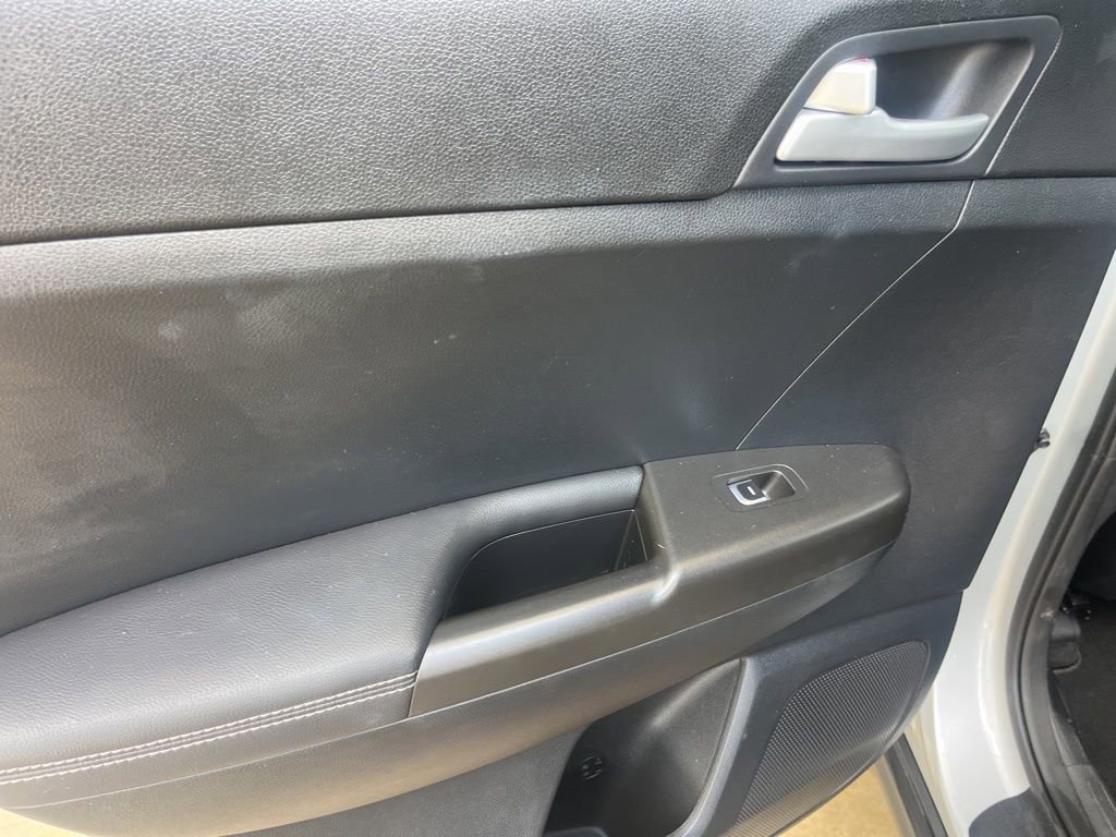 Used 2020 Kia Sportage LX image 29