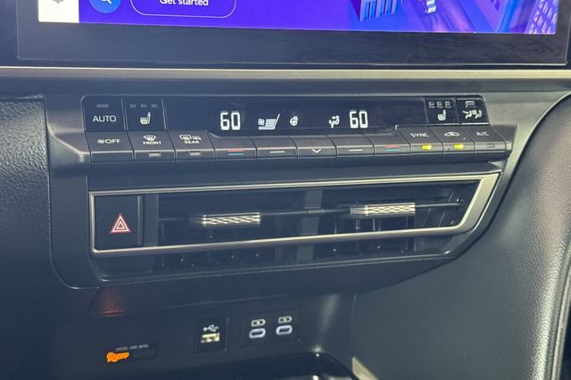 Used 2025 Toyota Camry XSE FWD image 16