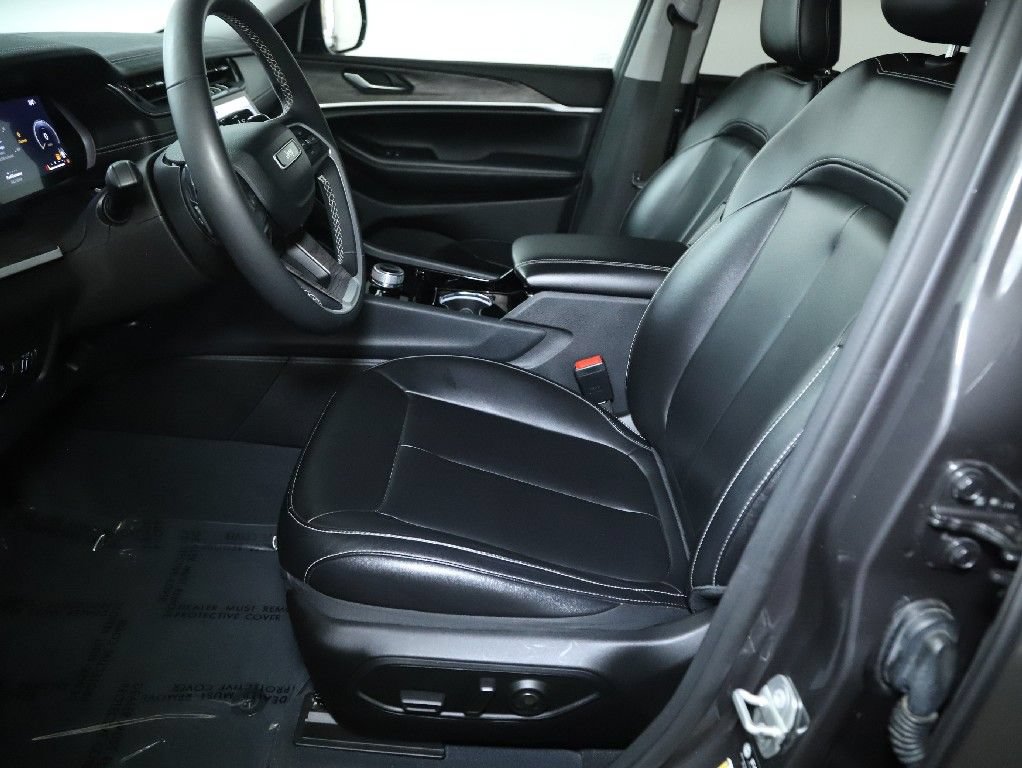 Used 2023 Jeep Grand Cherokee L Limited AWD/4WD image 19