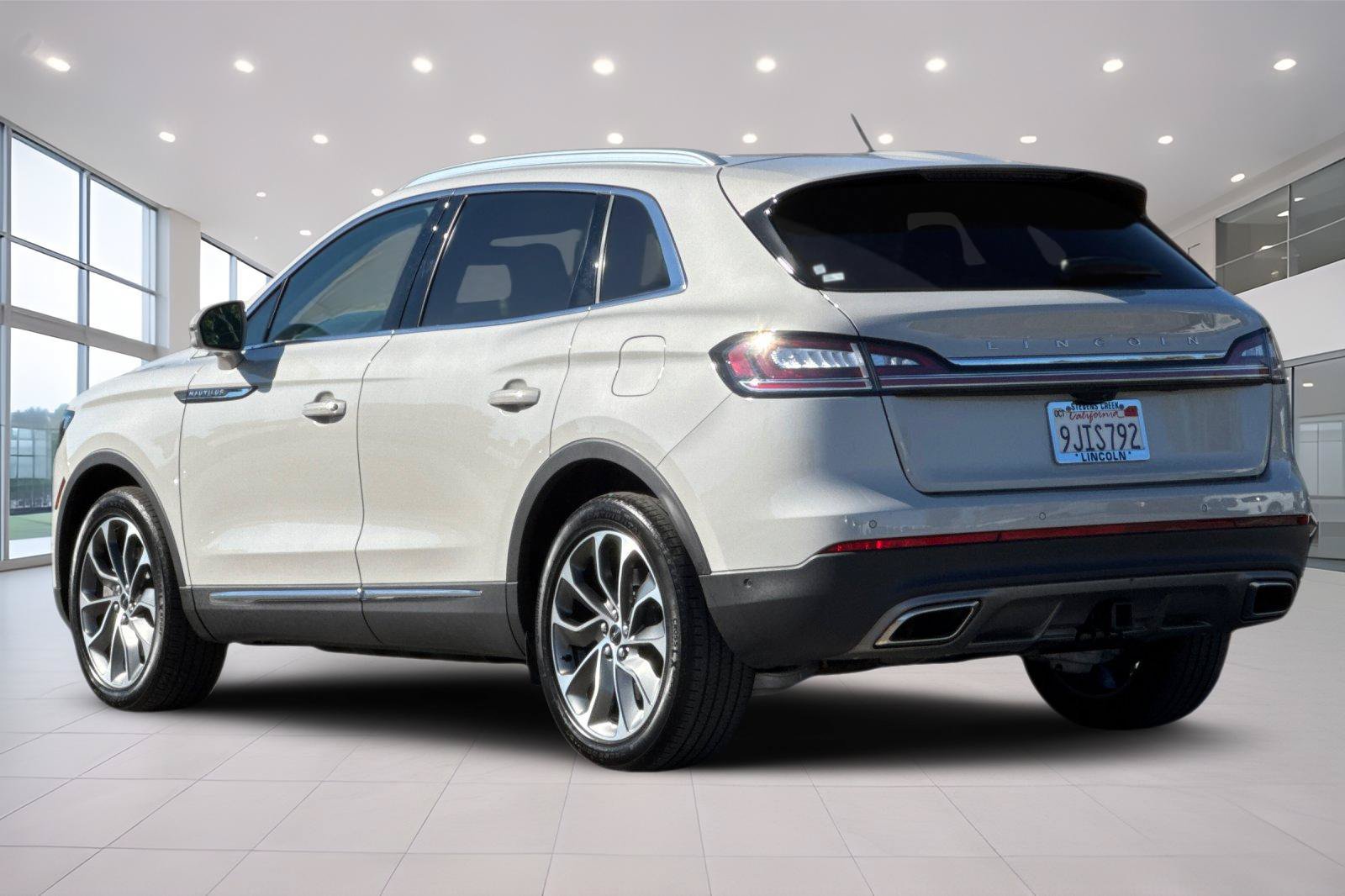 Used 2023 Lincoln Nautilus Reserve w/ Equipment Group 201A AWD/4WD image 6