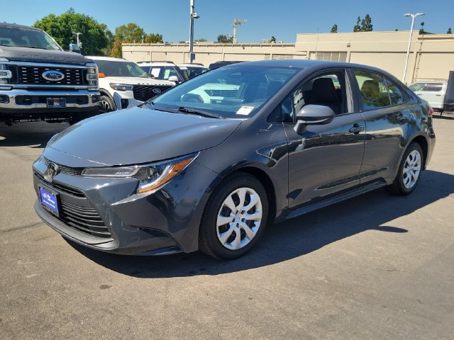 Used 2025 Toyota Corolla LE FWD image 31