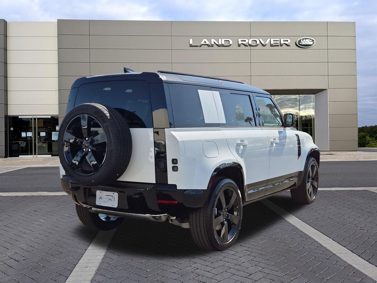 New 2026 Land Rover Defender 110 X-Dynamic SE AWD/4WD image 5