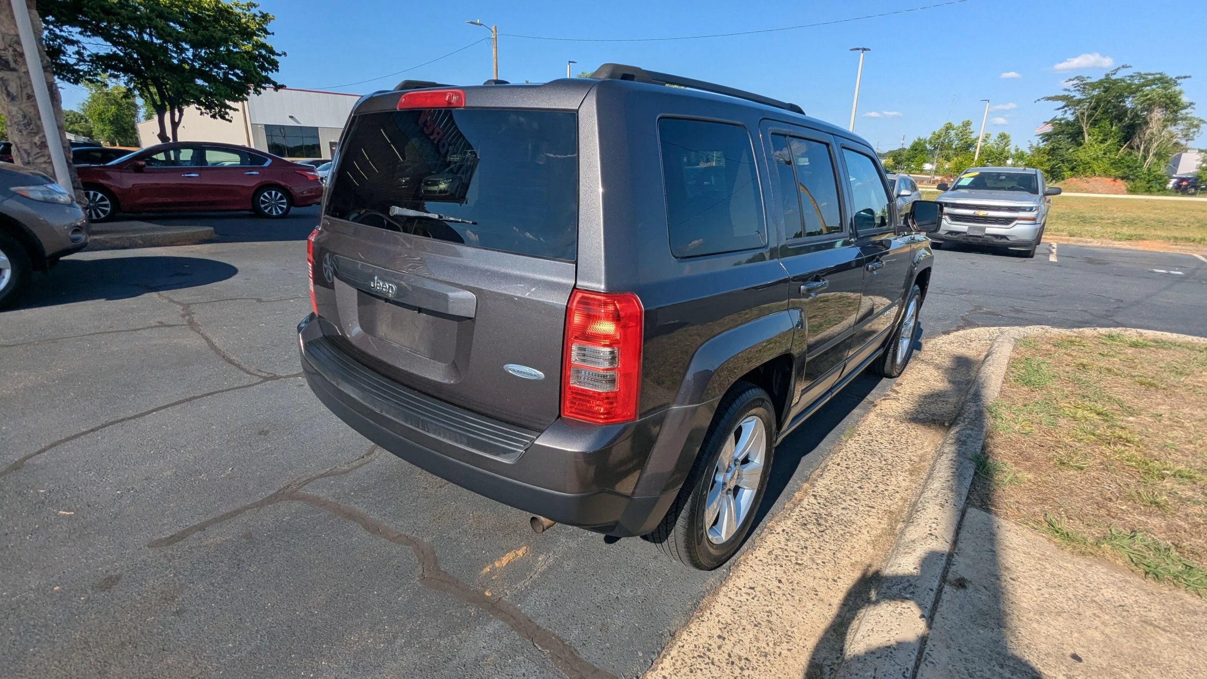 Used 2016 Jeep Patriot Latitude FWD image 7