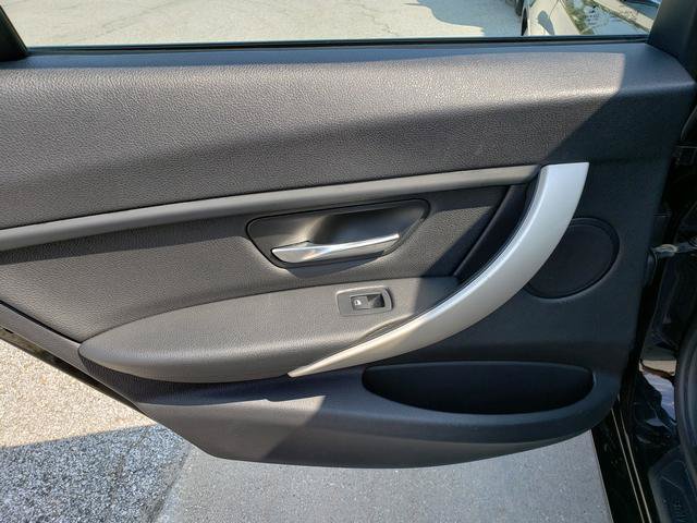 Used 2015 BMW 320i xDrive Sedan AWD/4WD image 13