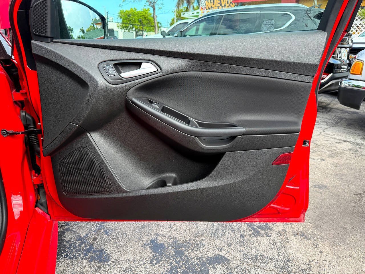 Used 2015 Ford Focus SE w/ SE Ecoboost Package FWD image 28