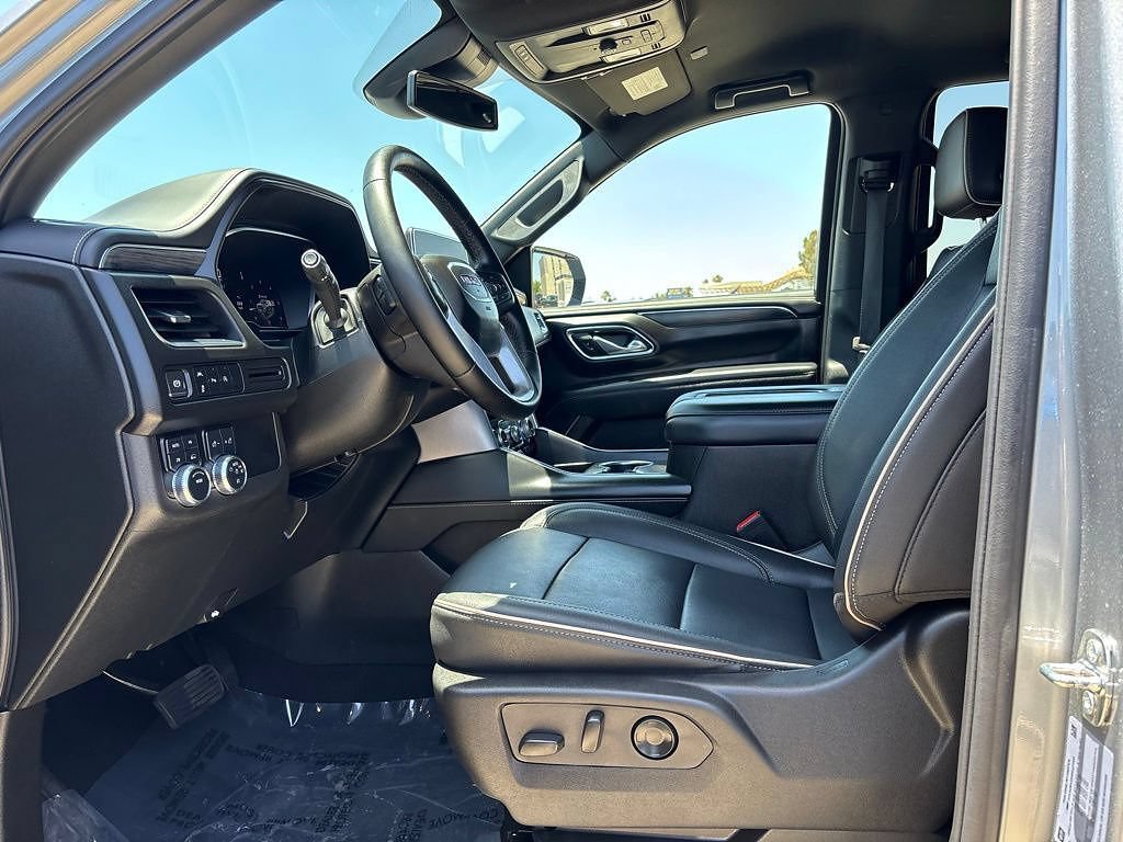 Used 2024 GMC Yukon SLT AWD/4WD image 13