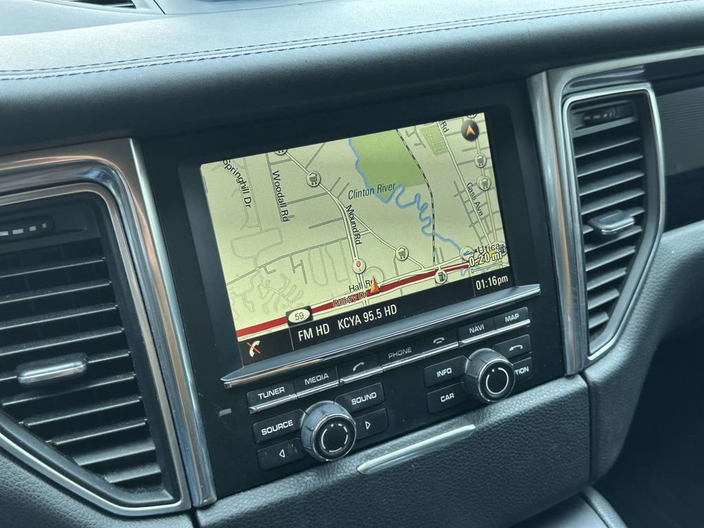 Used 2016 Porsche Macan S image 26