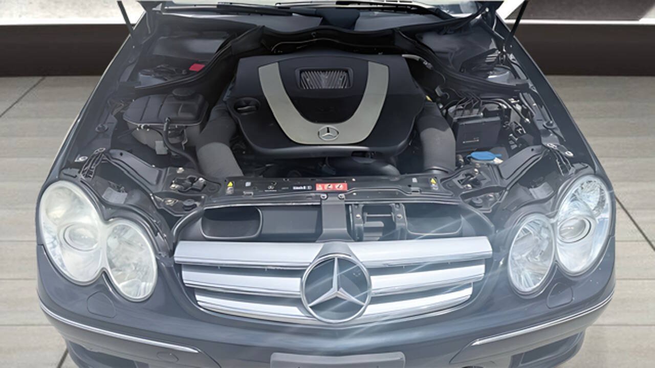 Used 2008 Mercedes-Benz CLK 350 Cabriolet w/ P2 Pkg image 3