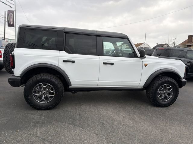 New 2025 Ford Bronco Badlands image 3
