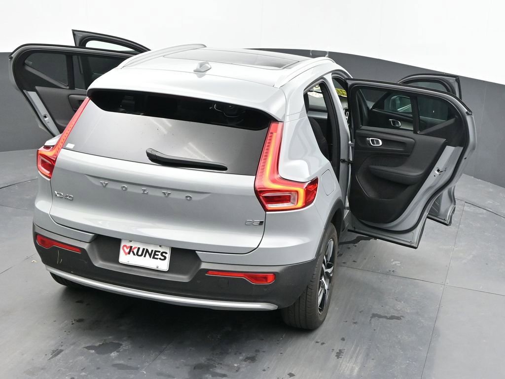 Used 2025 Volvo XC40 B5 Core image 59