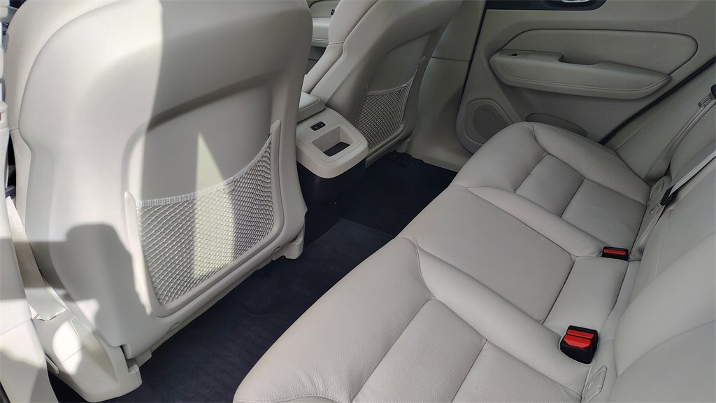 Certified 2023 Volvo XC60 B5 Plus w/ Climate Package image 27