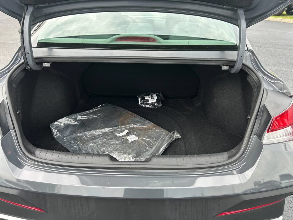 Used 2024 Hyundai Elantra SE FWD image 15
