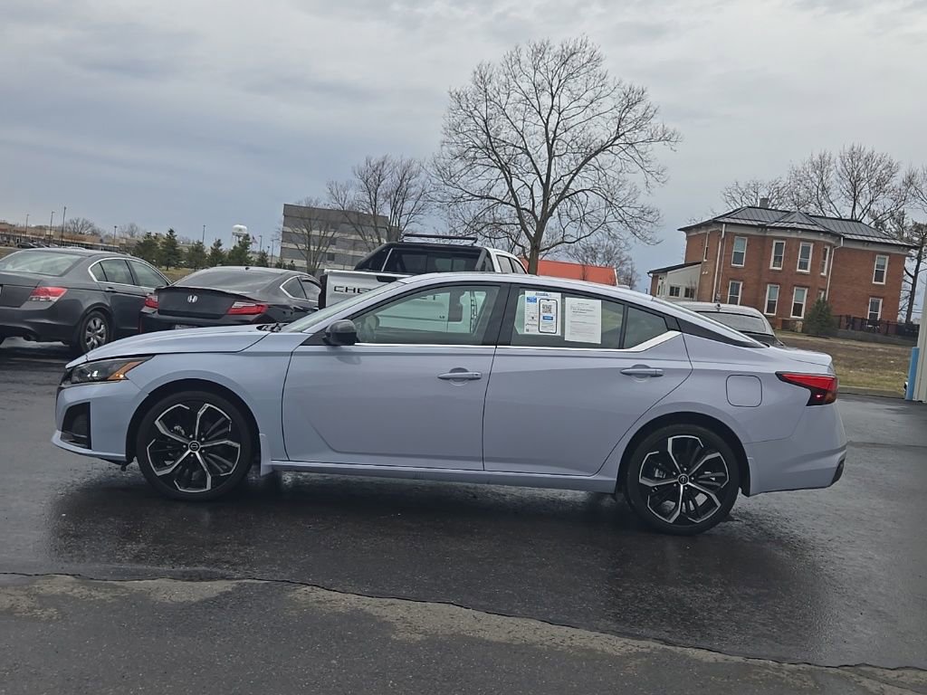 Used 2025 Nissan Altima 2.5 SR w/ SR Premium Package image 4