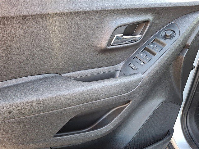 Certified 2020 Chevrolet Trax LS w/ Tint and Cruise Package image 9