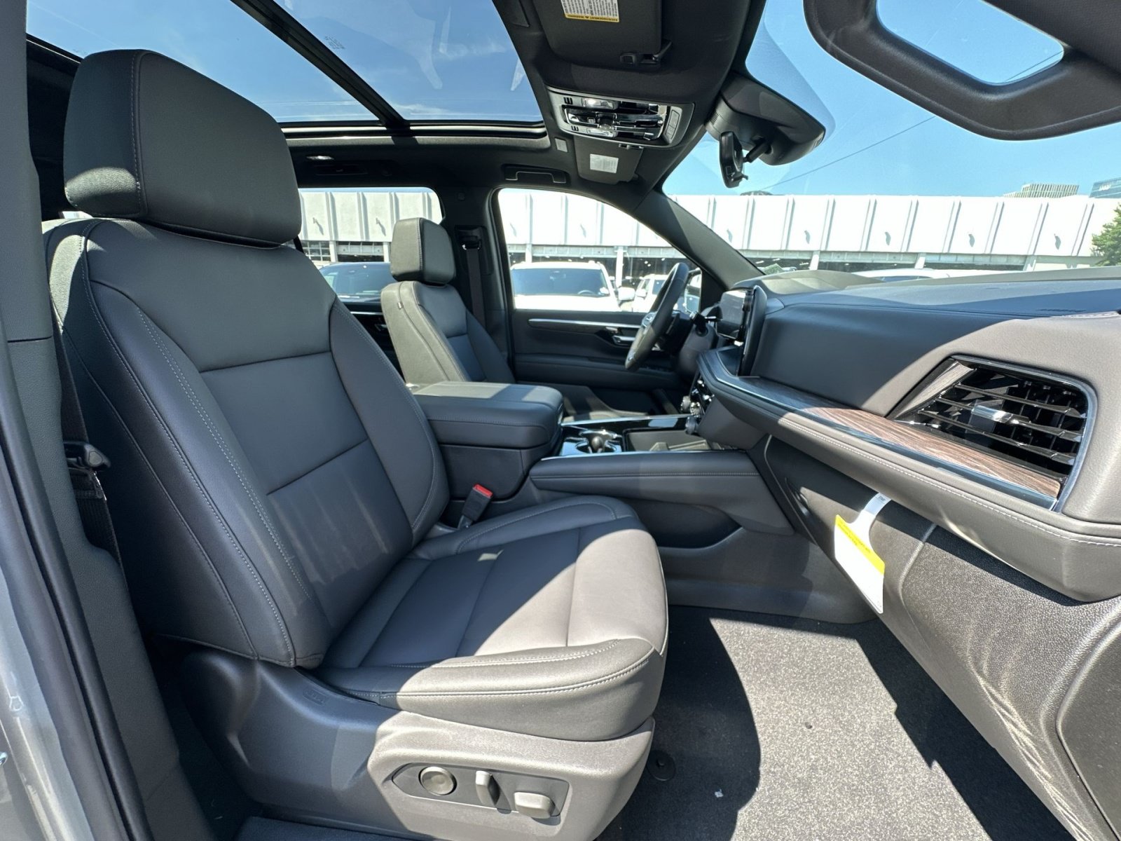 New 2026 Chevrolet Suburban LT w/ Advanced Technology Package AWD/4WD image 28