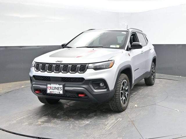 Used 2025 Jeep Compass Trailhawk AWD/4WD image 6