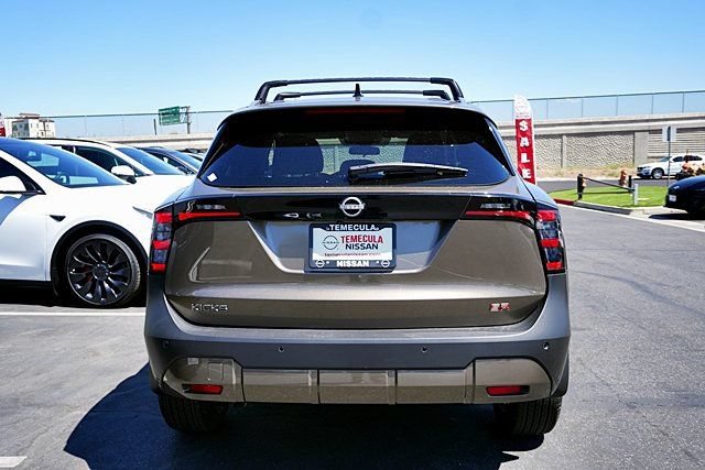 New 2026 Nissan Kicks SR w/ Cold Weather Package FWD image 5