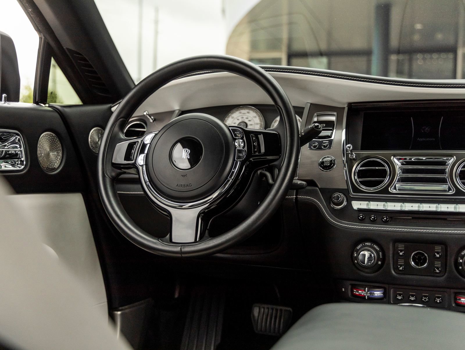 Used 2018 Rolls-Royce Wraith RWD image 49