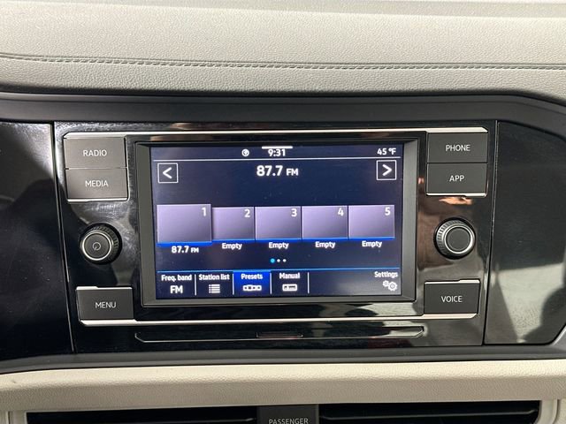 Used 2024 Volkswagen Jetta SE w/ Panoramic Sunroof Package image 12