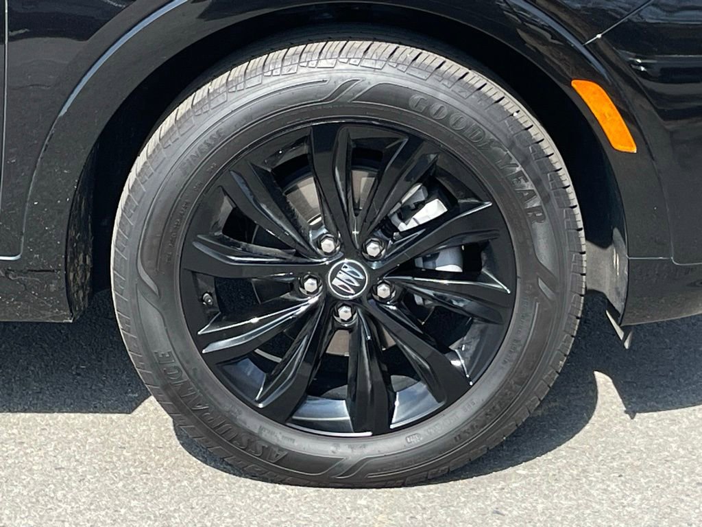 Used 2025 Buick Envista Sport Touring w/ Convenience II Package image 32