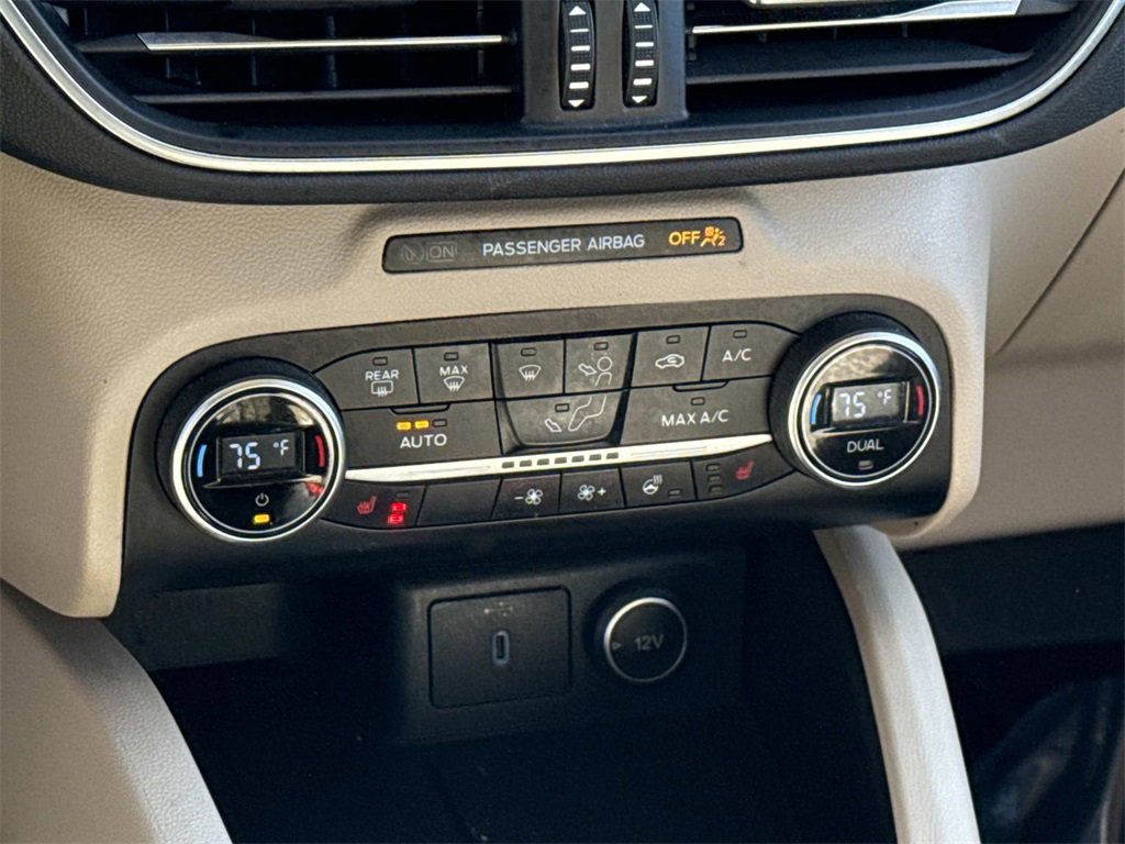 Used 2020 Ford Escape Titanium image 24