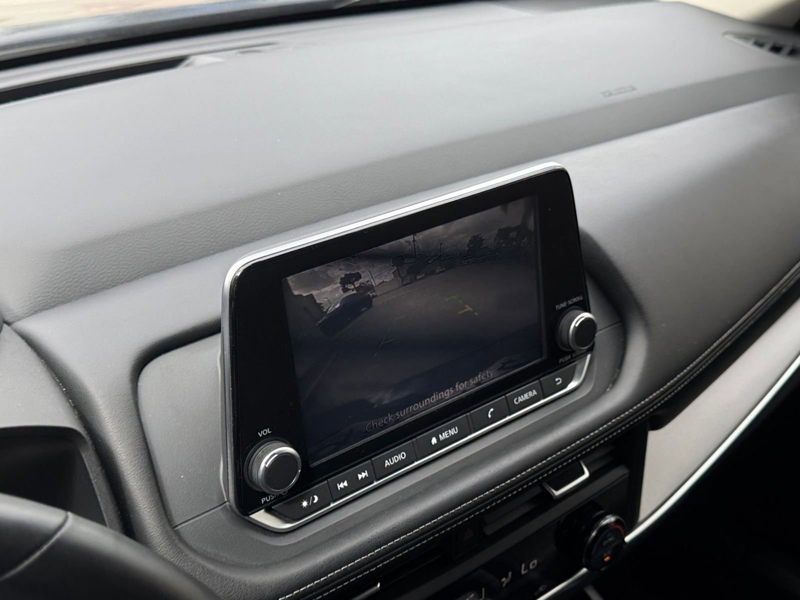 Used 2025 Nissan Rogue SV FWD image 25