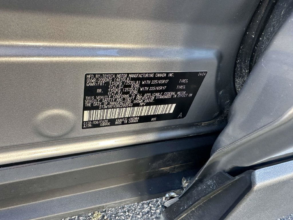 Used 2024 Toyota RAV4 XLE FWD image 32