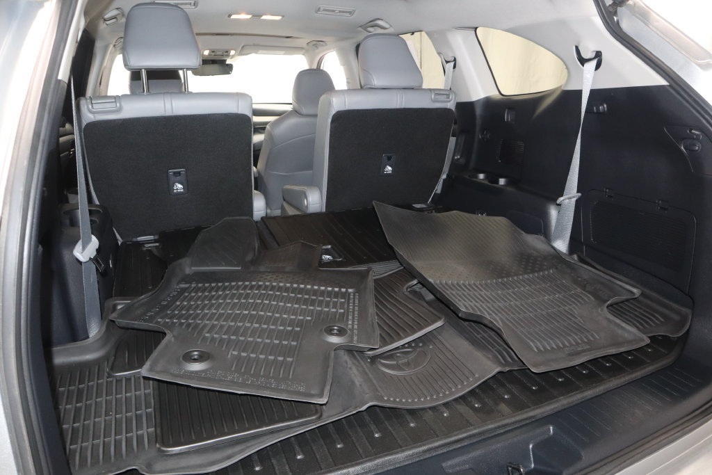 Used 2023 Toyota Highlander XLE AWD/4WD image 18