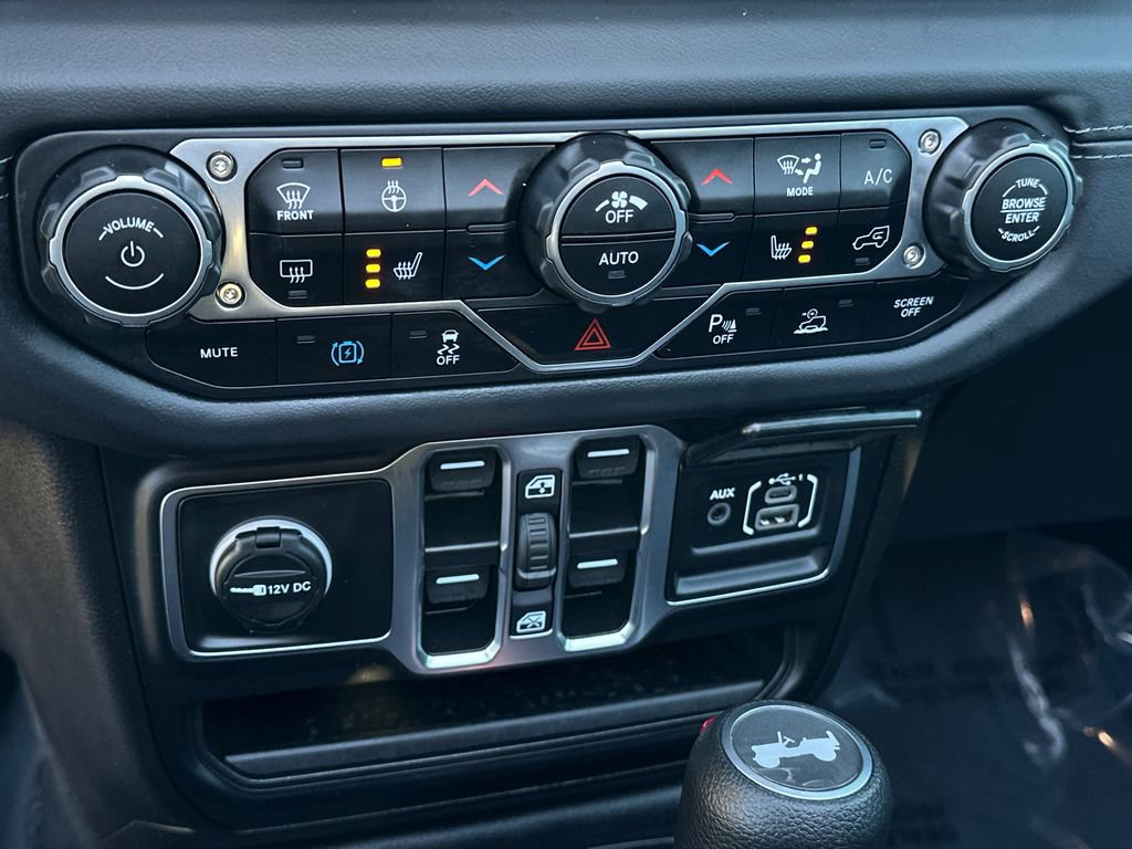 Used 2025 Jeep Wrangler Unlimited Sahara w/ Safety Group image 26