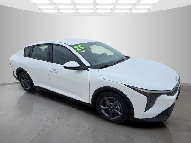 Used 2025 Kia K4 LXS FWD image 2