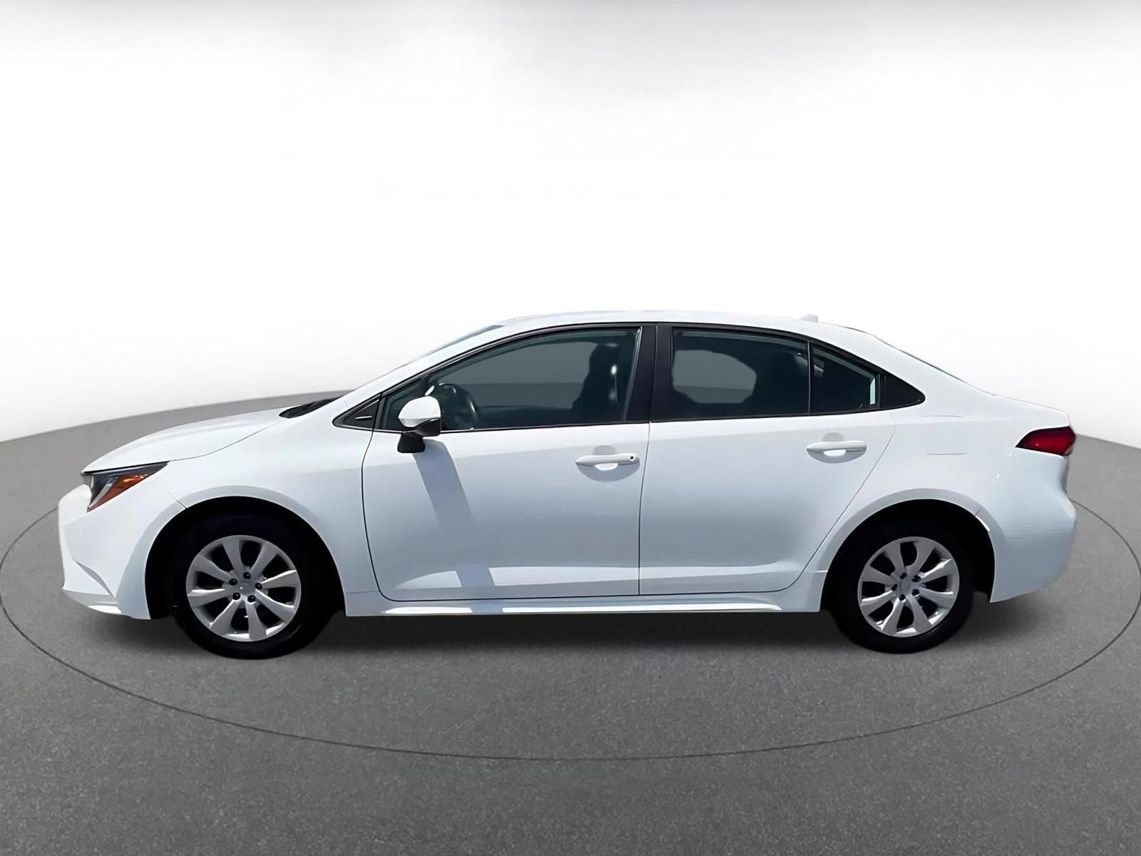 Used 2025 Toyota Corolla LE FWD image 10