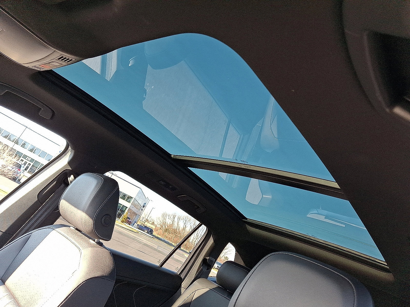 Used 2024 Volkswagen Tiguan SE R-Line image 15