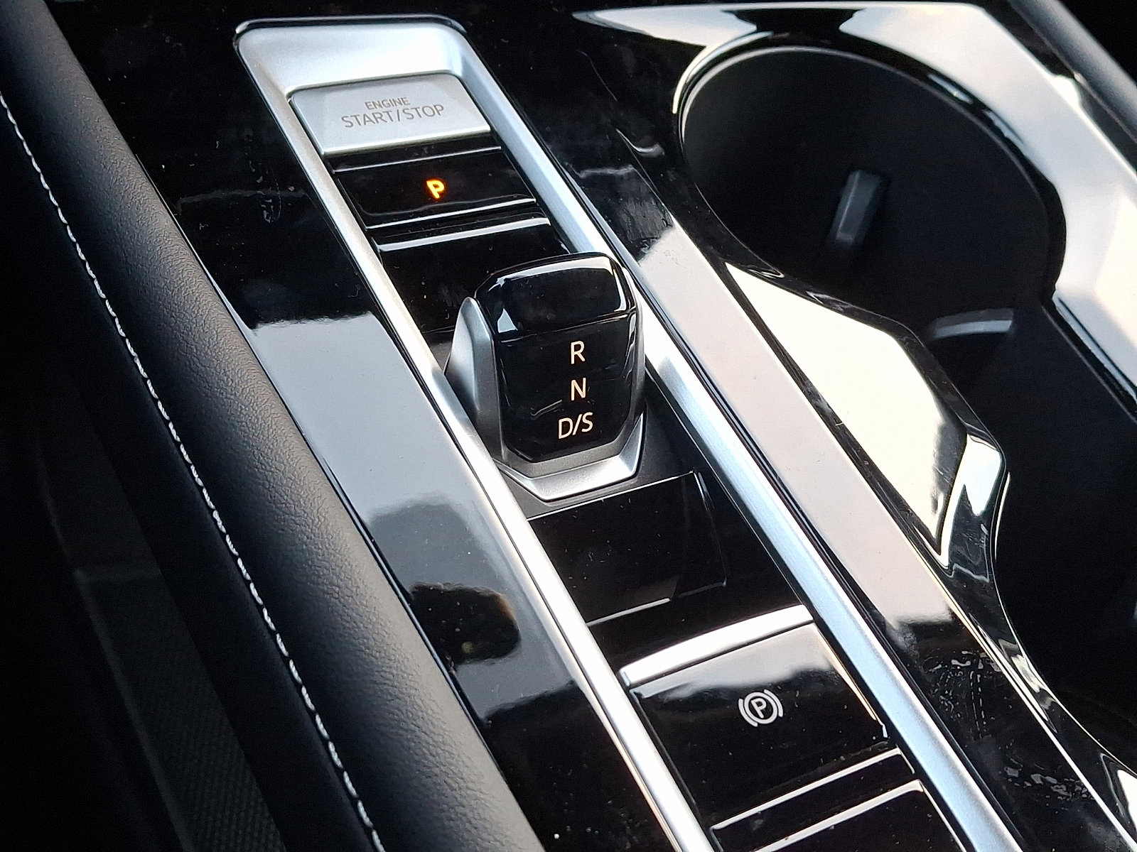 New 2026 Volkswagen Atlas Cross Sport SEL image 8