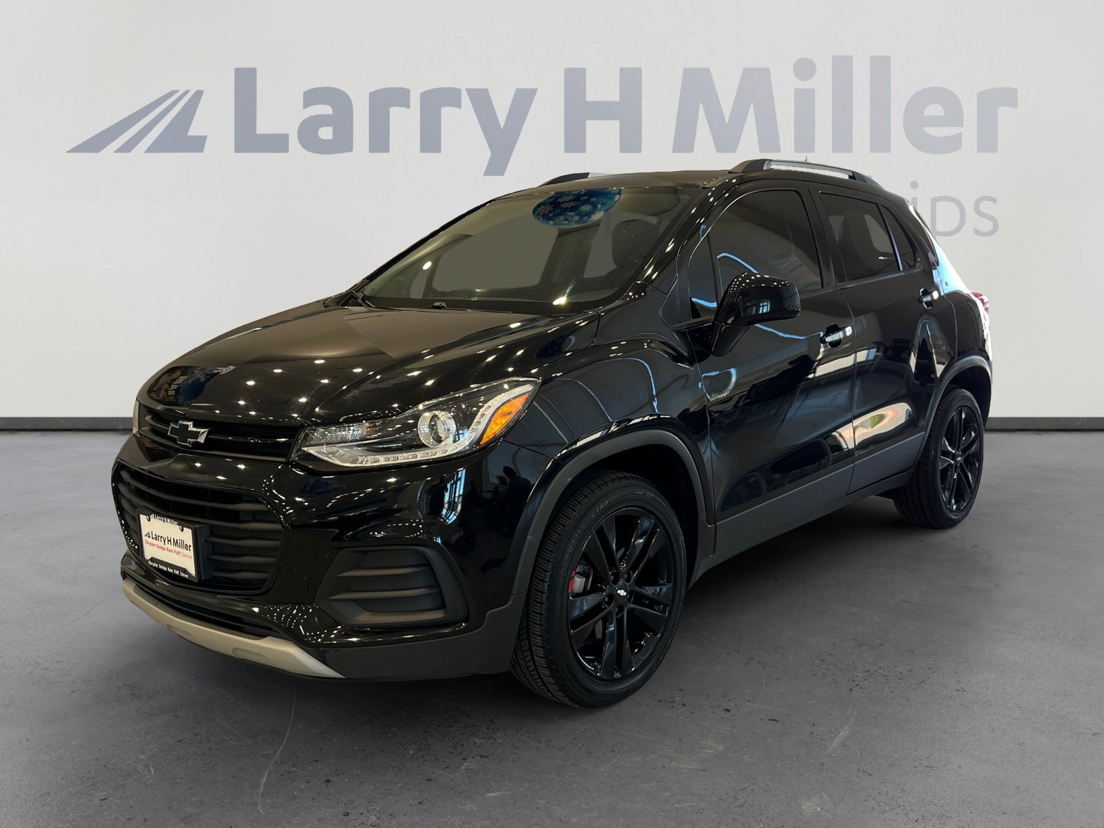 Used 2018 Chevrolet Trax LT w/ Sun & Sound Package image 1