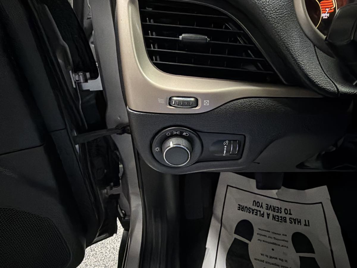 Used 2017 Jeep Cherokee Altitude image 14