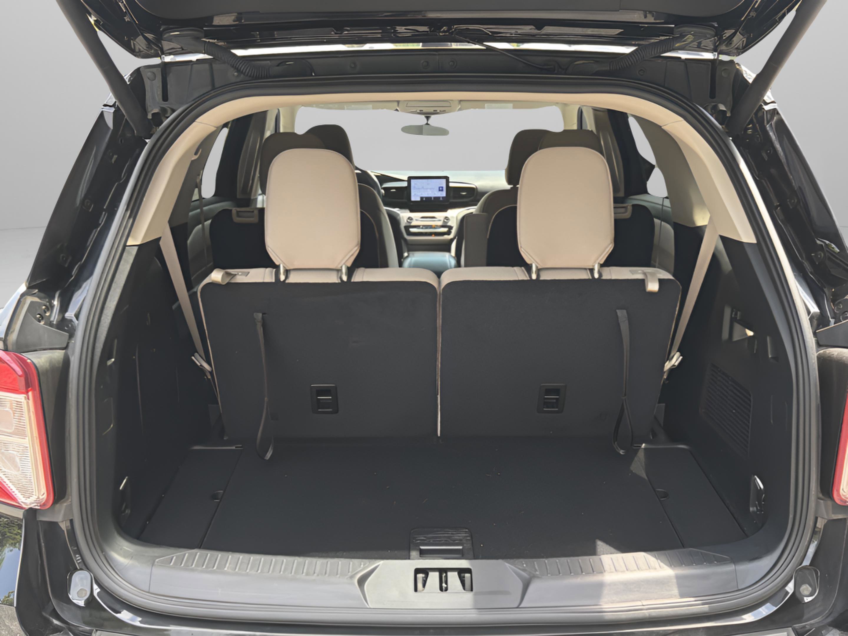 Used 2024 Ford Explorer XLT AWD/4WD image 14