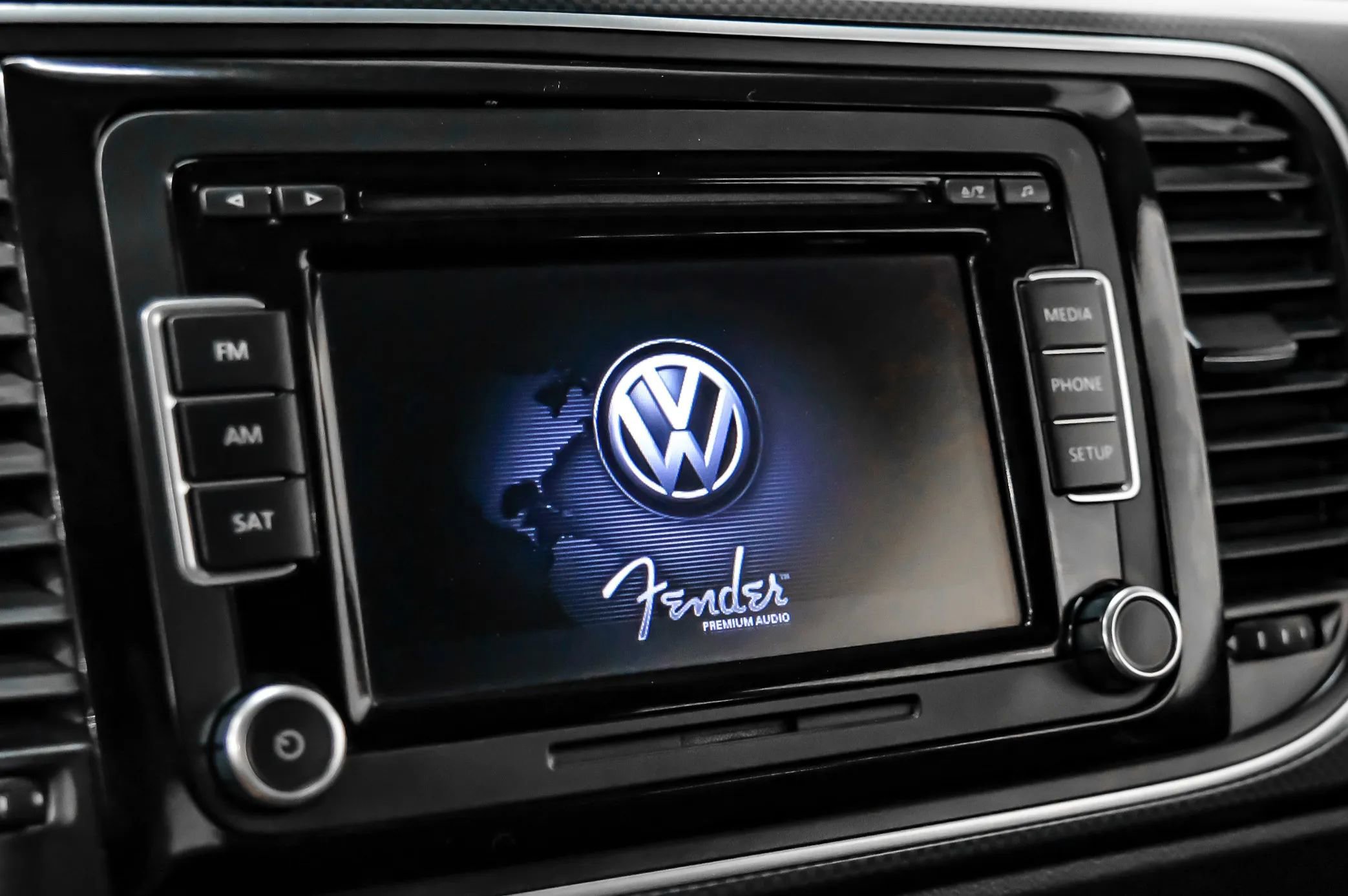 Used 2014 Volkswagen Beetle GSR image 25