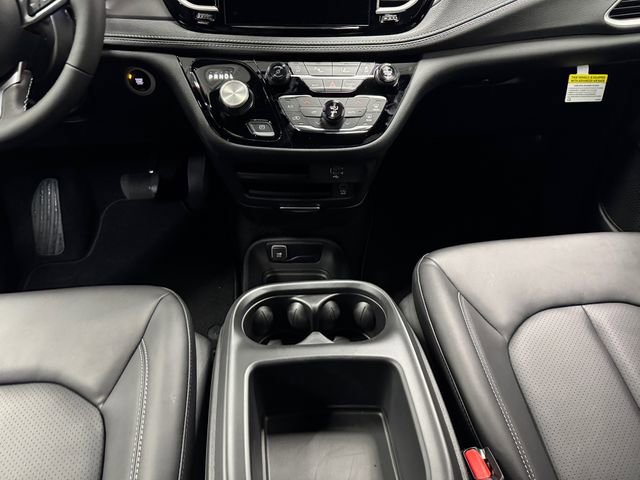 New 2026 Chrysler Pacifica Select image 13