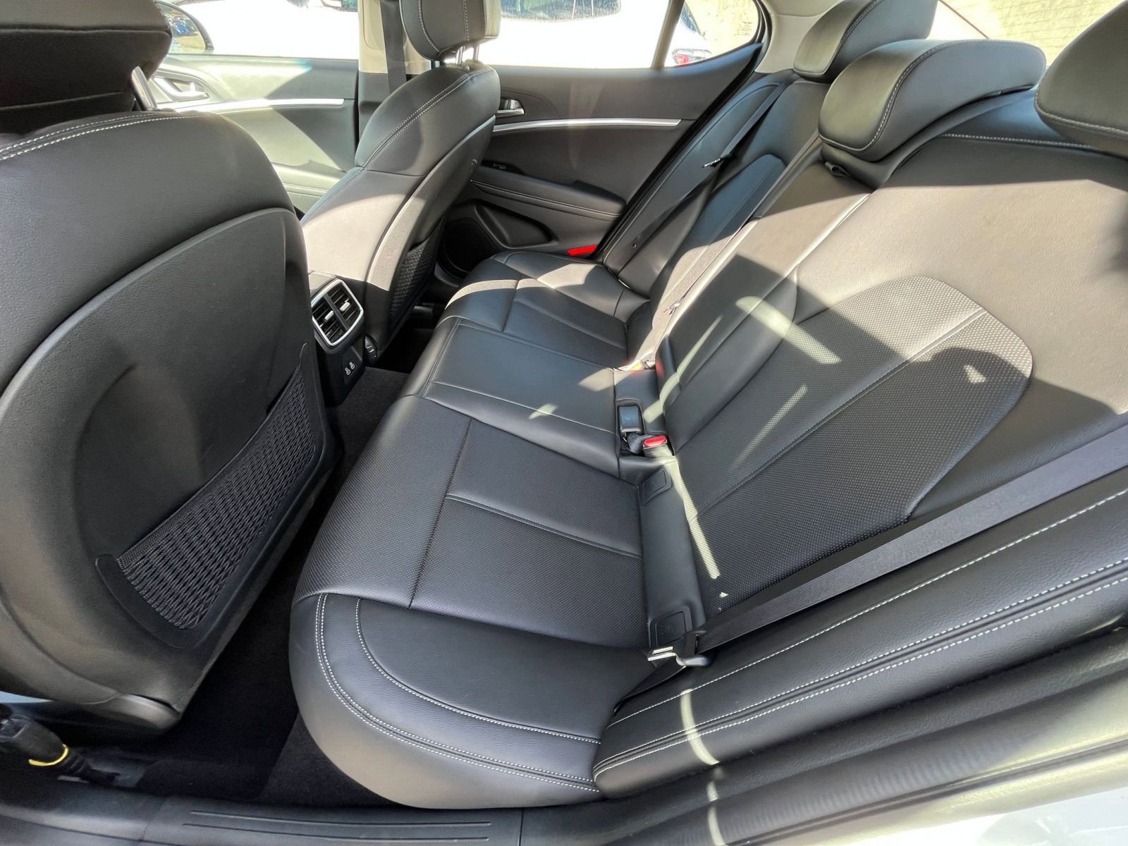 Used 2025 Genesis G70 2.5T image 28