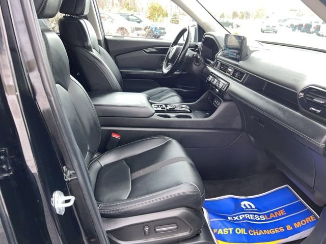 Used 2023 Honda Pilot Touring image 9