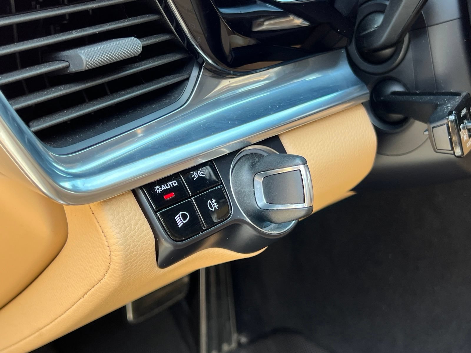 Certified 2020 Porsche Panamera 4 AWD/4WD image 35