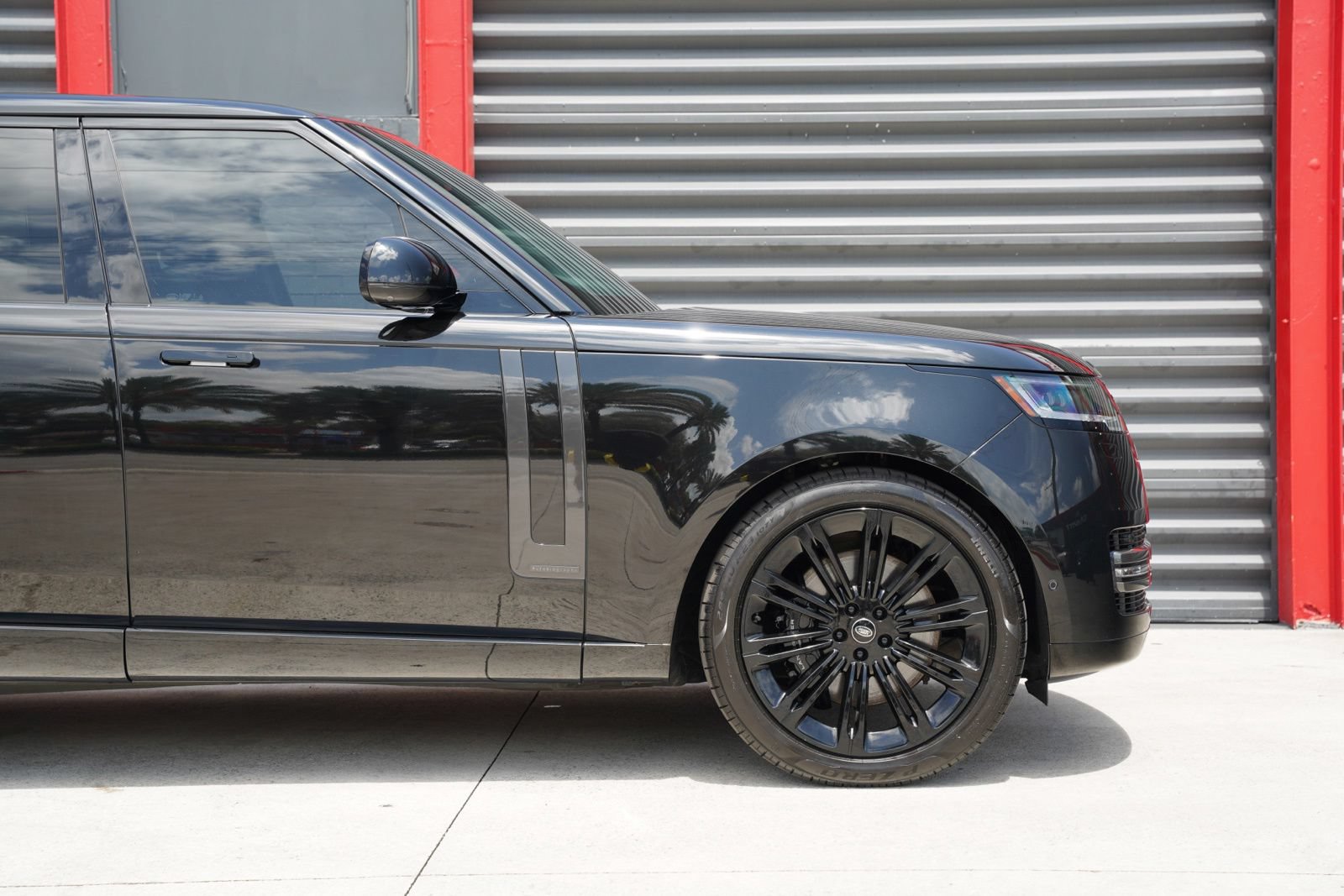 Used 2024 Land Rover Range Rover Long Wheelbase Autobiography AWD/4WD image 3
