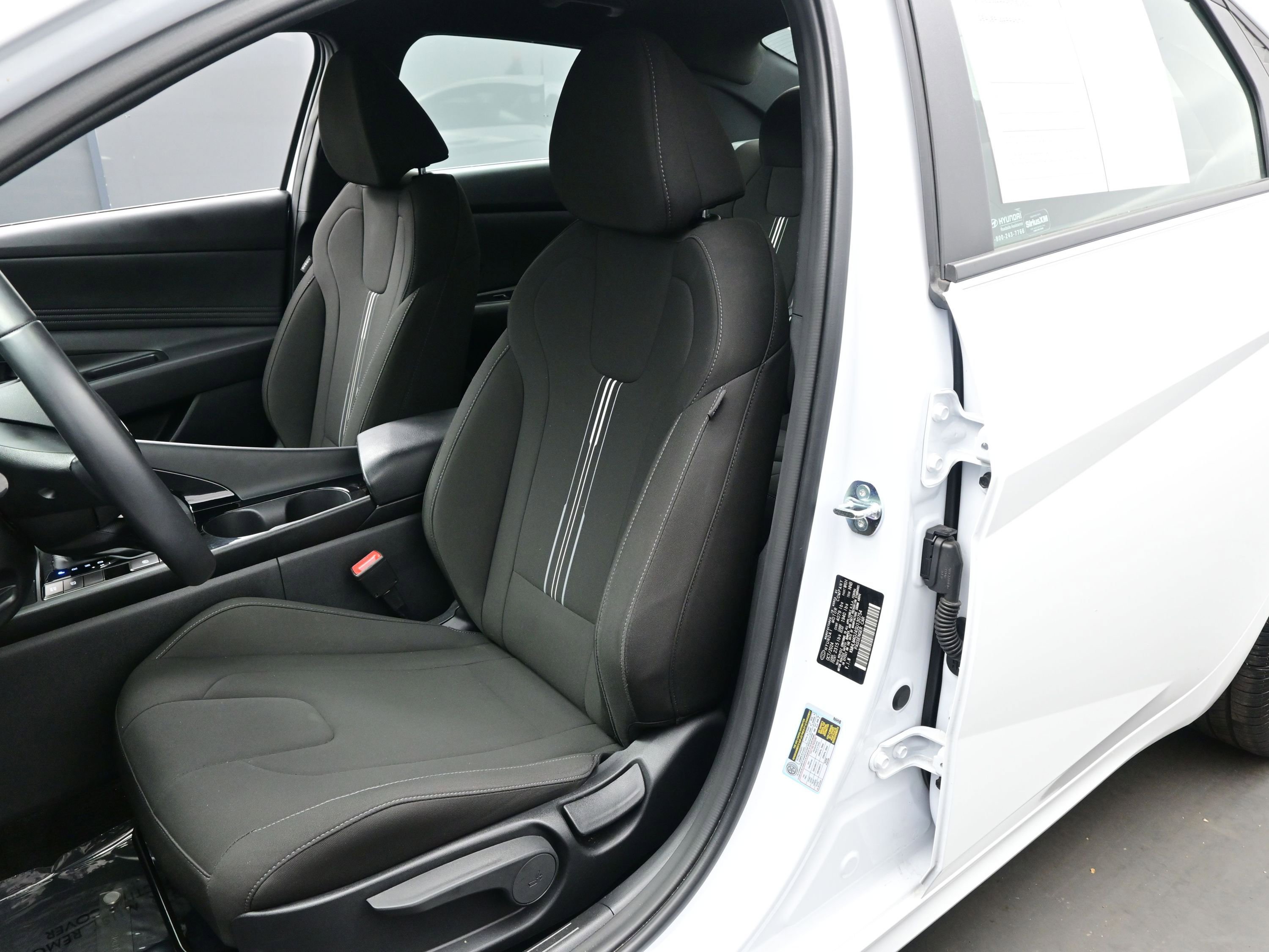 Certified 2025 Hyundai Elantra SEL image 12