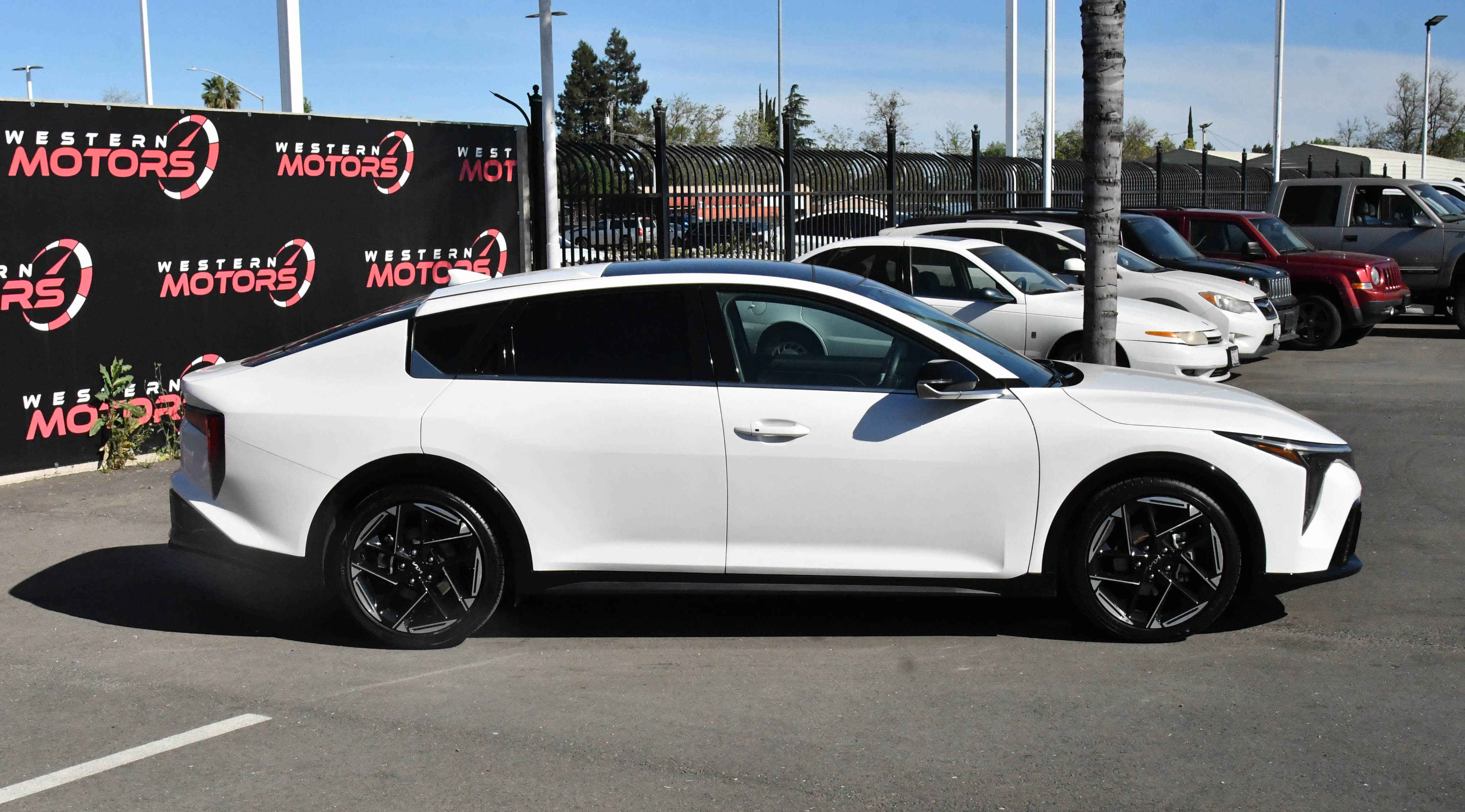 Used 2025 Kia K4 GT-Line w/ GT-Line Premium Package image 9