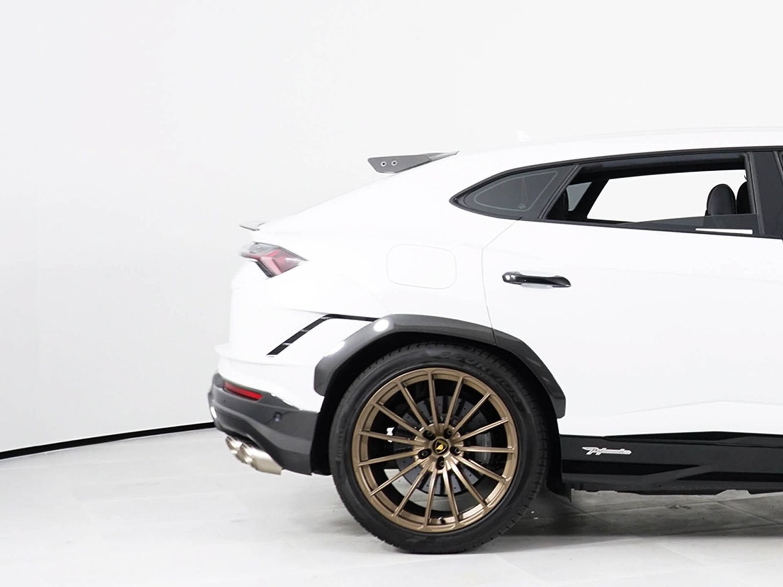 Used 2023 Lamborghini Urus Performante AWD/4WD image 13