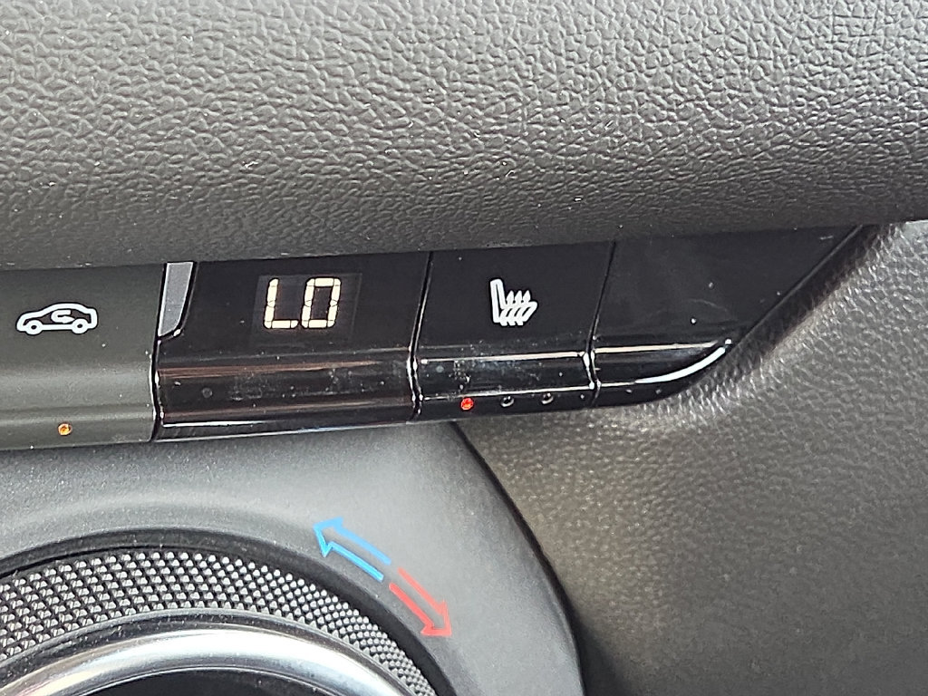 Used 2025 Chevrolet Blazer LT FWD image 24